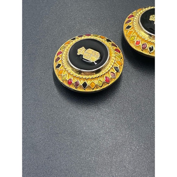 Liz Claiborne Vintage Lg Oval Black Enamel Jewel Crest Clip Earrings - Picture 4 of 16